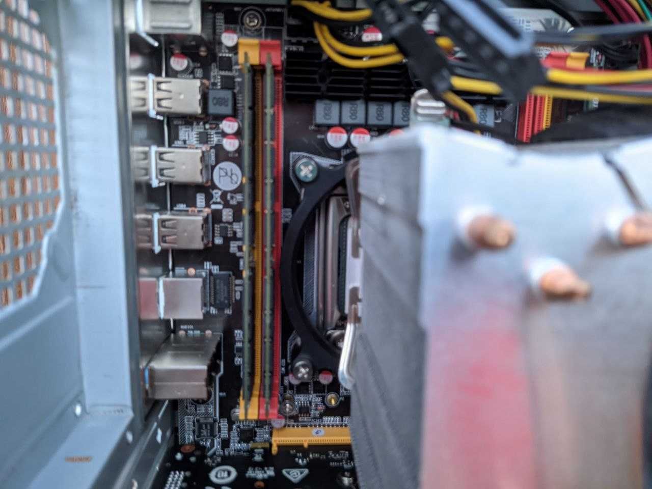 Игровой компютер, 8 ядер, 24 ГБ ОЗУ, 1050TI.