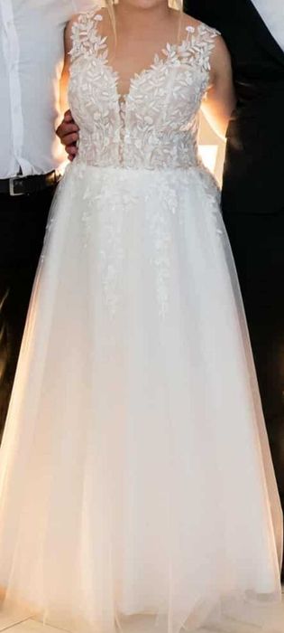 Biała suknia ślubna w stylu boho