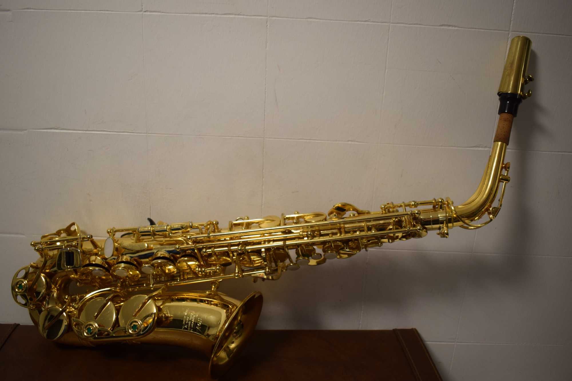 Saxofone Alto Marca Nova com estojo