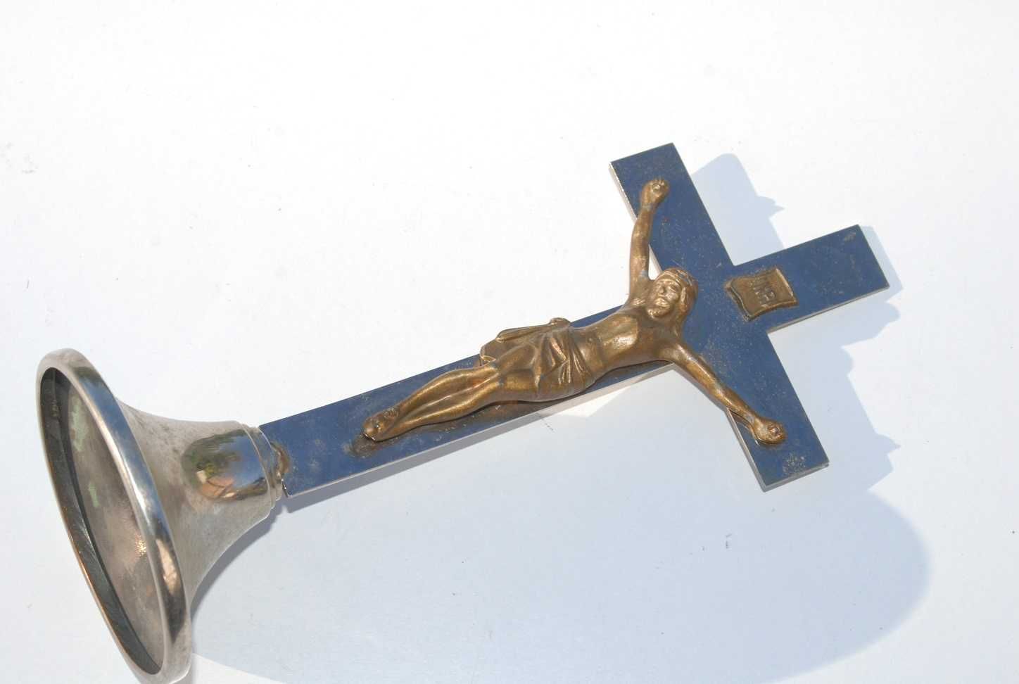 Stary krzyż krzyżyk Jezus na krzyżu antyk zabytek