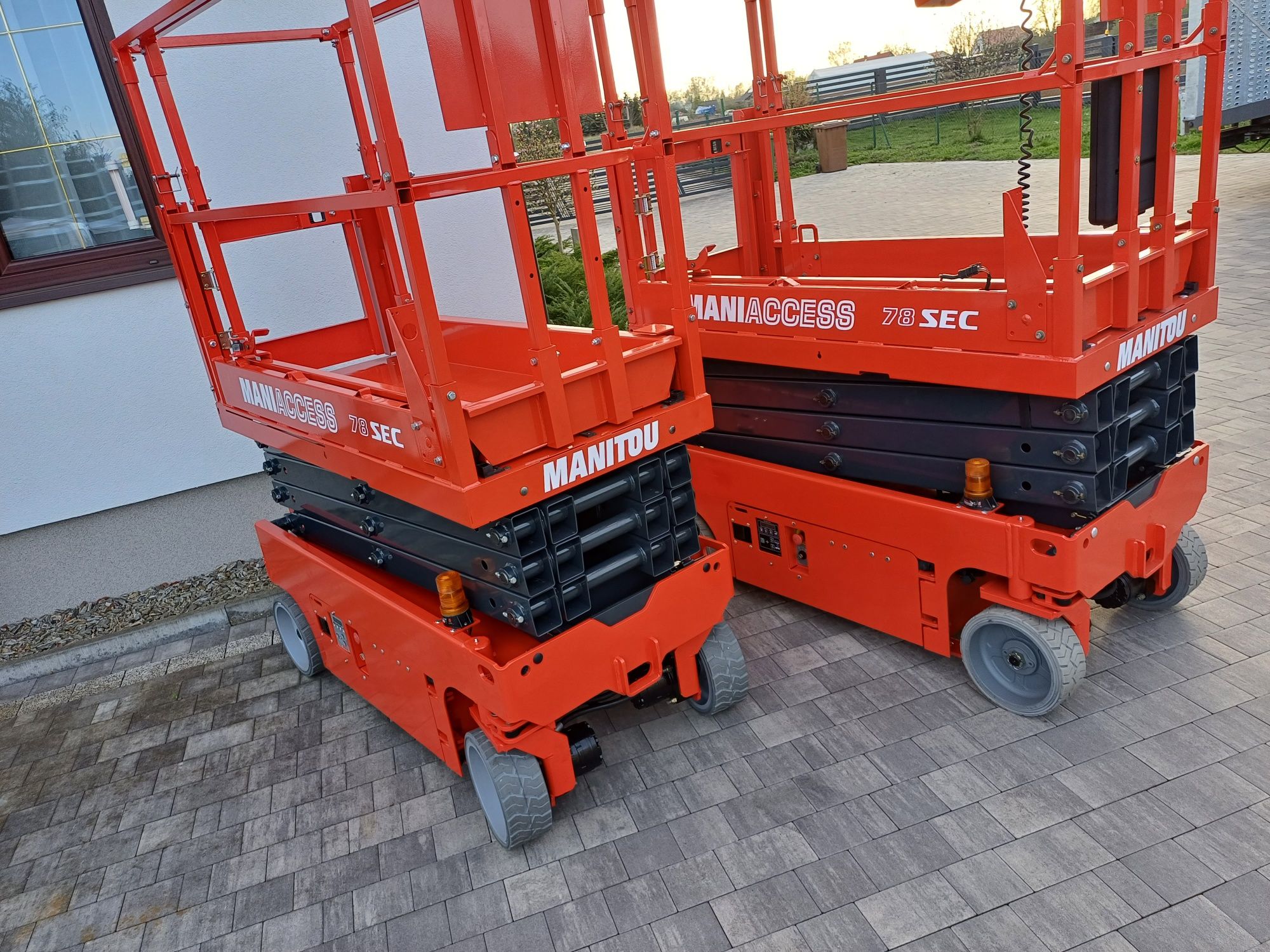 Podnośnik koszowy terenowy elektryczny