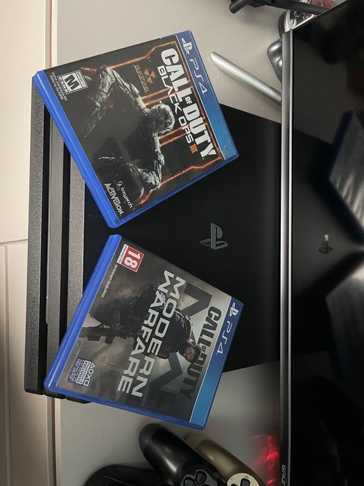 Sony PlayStation 4 PRO 1TB Black з 2 DualShock 4