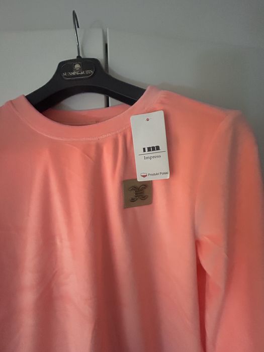 Dres welurowy kolor brzoskwiniowy