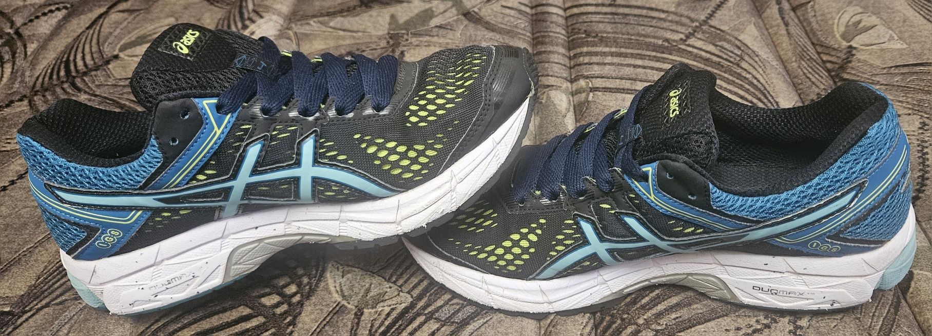 Кросівки бігові ASICS GT-1000 4