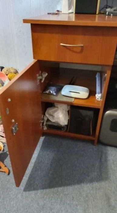 Стіл комп'ютерний офісний письмовий із замком та підсвіткою!