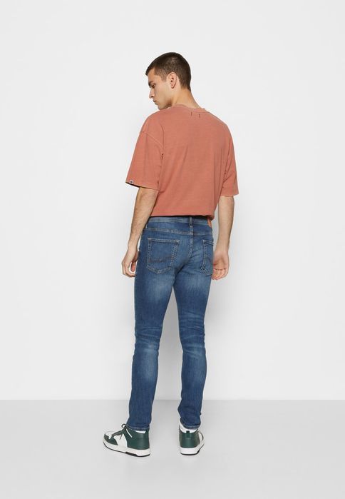 Jeansy z lekkimi przetarciami Jack&Jones 31/32