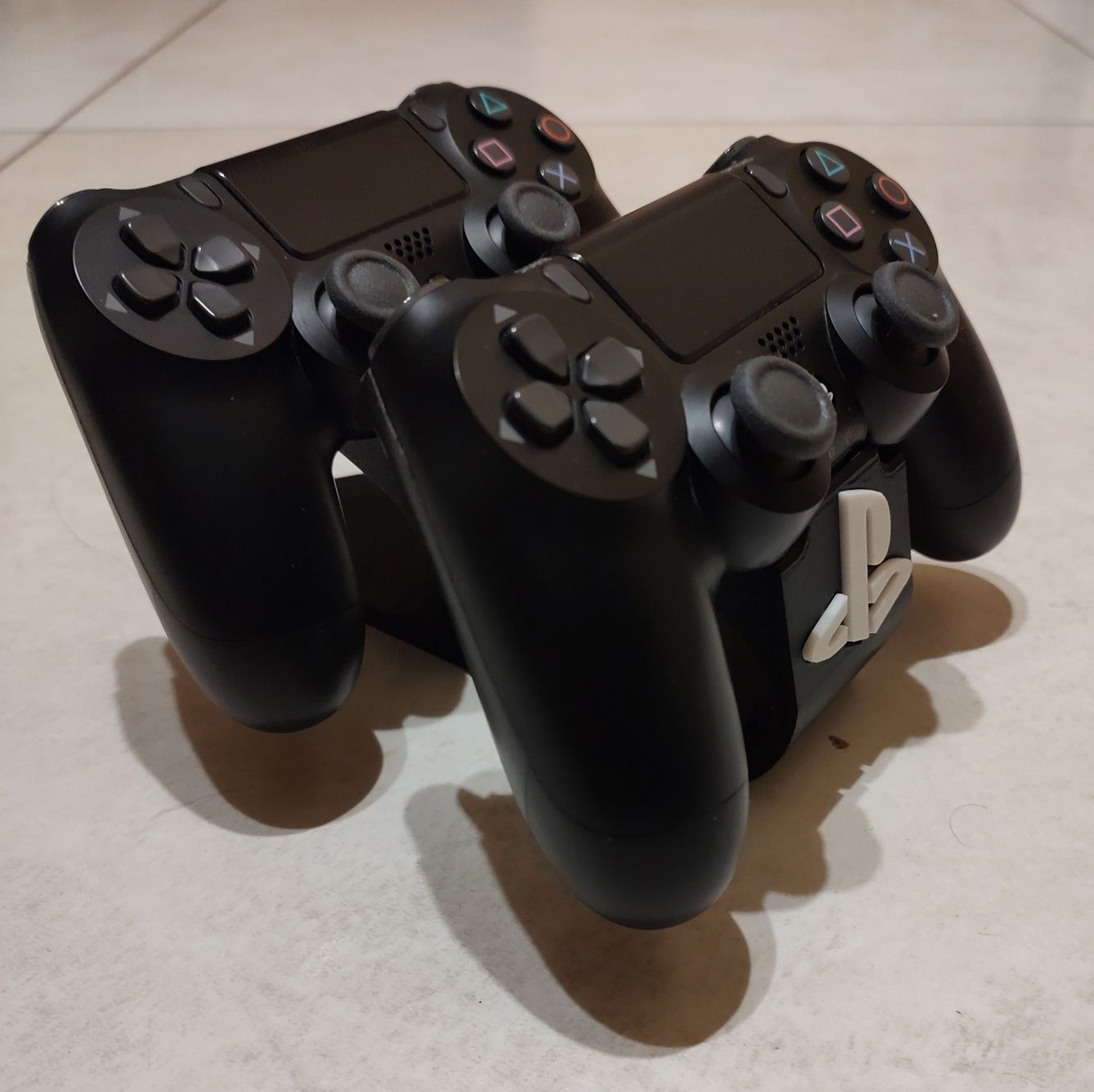 Stojak,Podstawka na 2 pady, kontrolery PS4 - PET-G