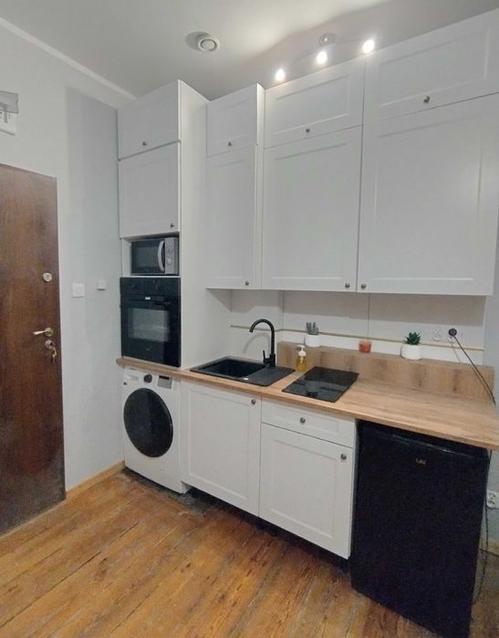 Doskonale wyposażona loftowa kawalerka z patio w  Centrum