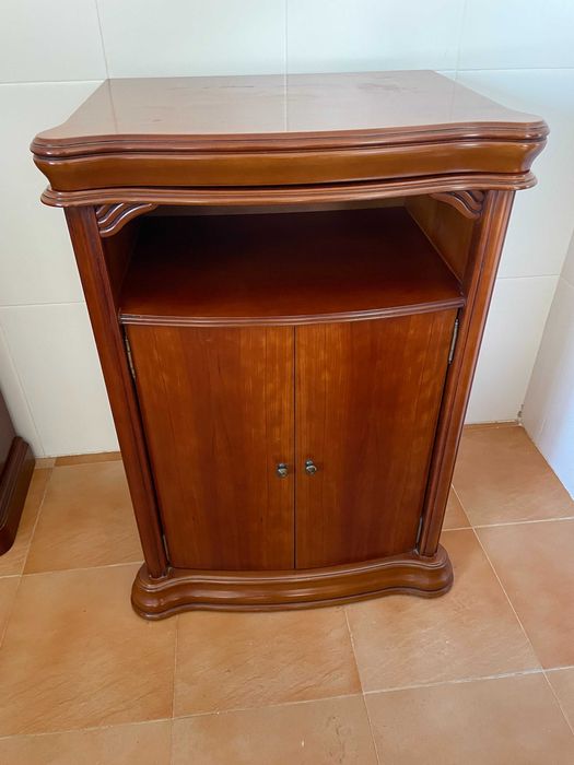 Movel de Tv  Em madeira maciça