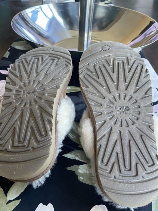 Brązowe kapcie wsuwane UGG rozmiar 30