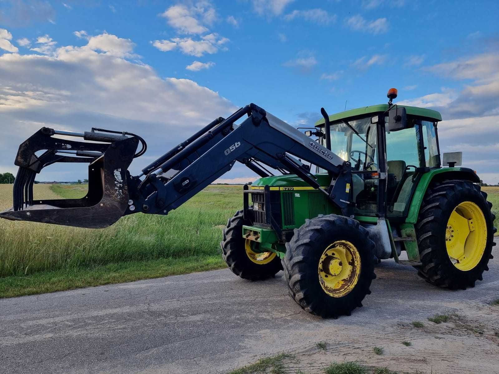 Ciągnik John Deere 6210.