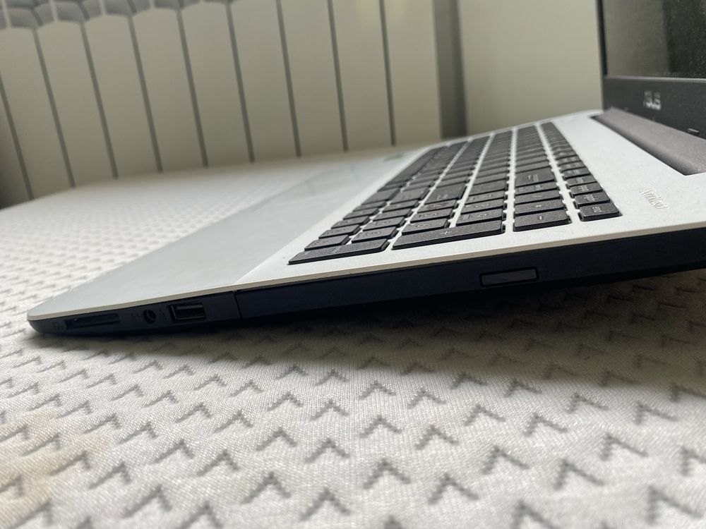 Laptop ASUS stan bardzo dobry