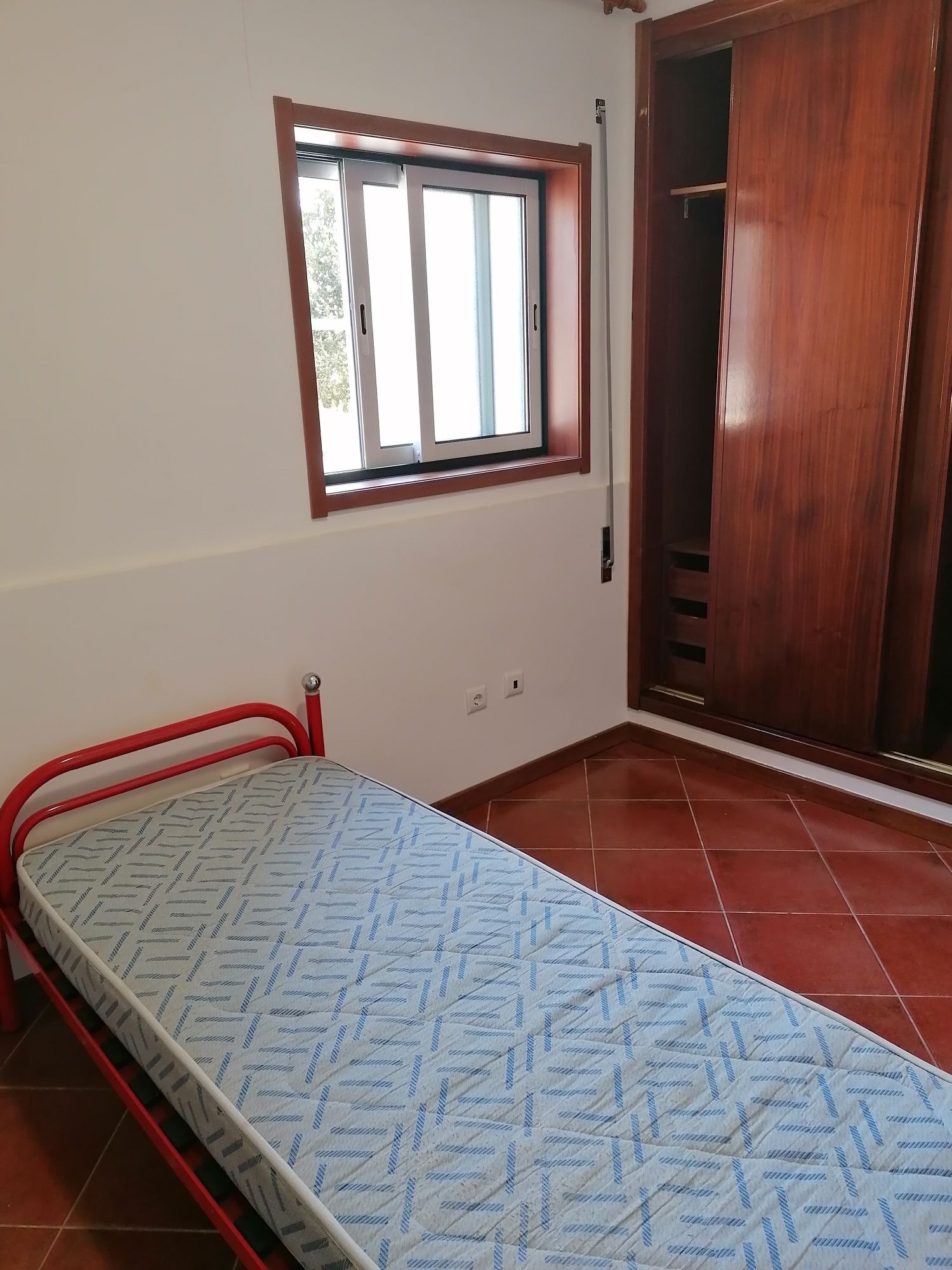 Alugo Apartamento t2