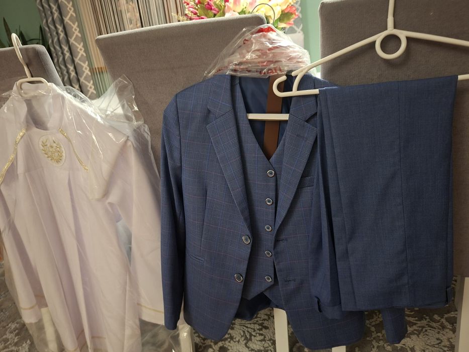 Alba komunijna dla chłopca i garnitur