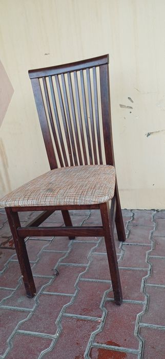 Brązowe krzesła 4szt