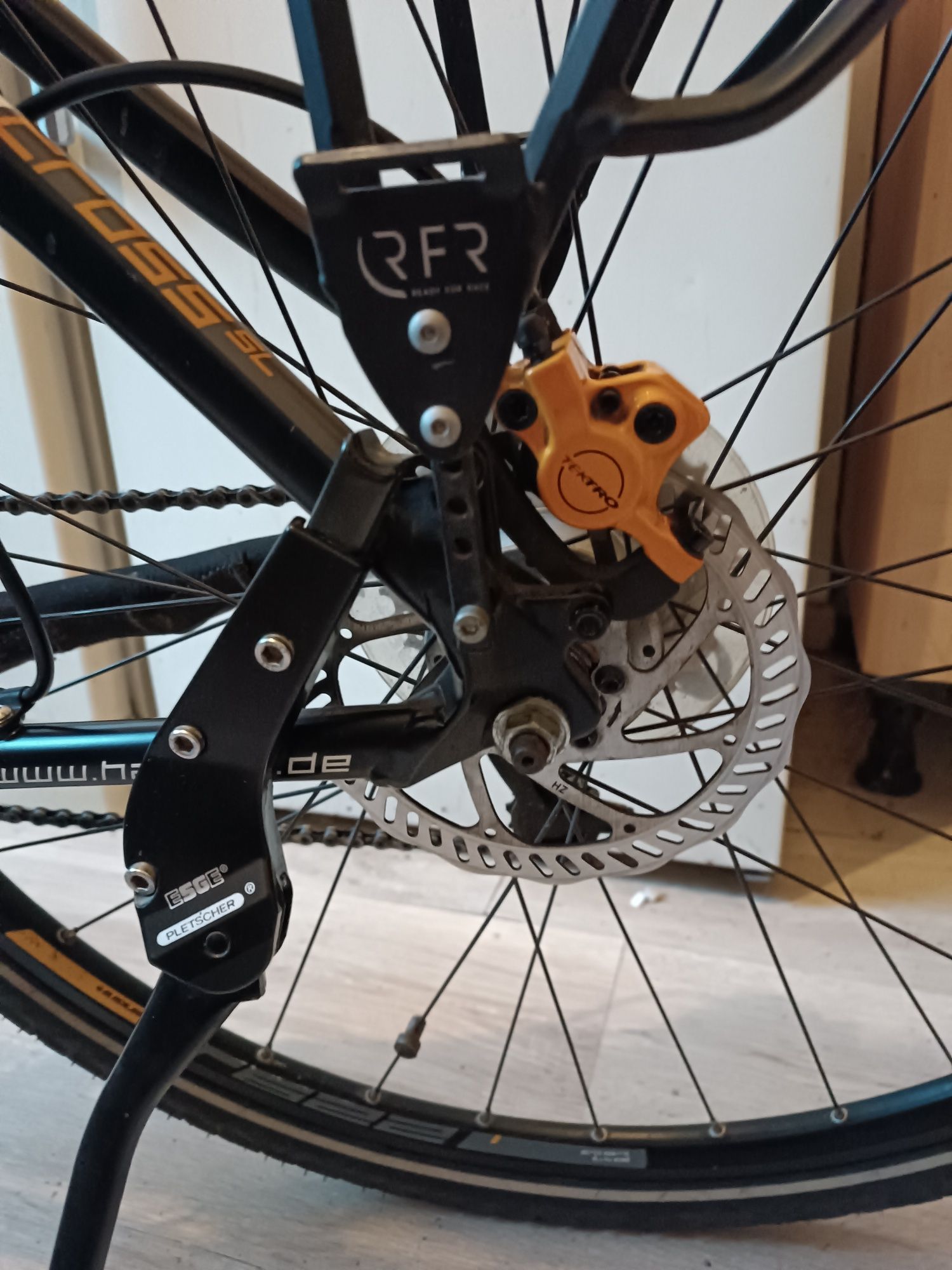 Rower elektryczny cross trekkingowy