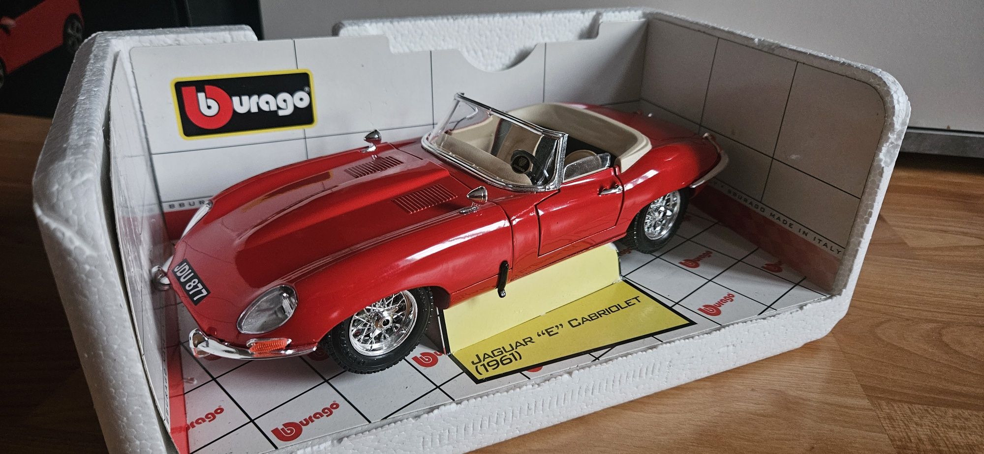 1:18 Burago Jaguar E Cabriolet