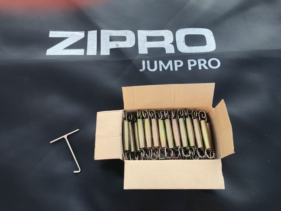 Trampolina ogrodowa ZIPRO Jump Pro z siatką zewnętrzną 8 ft 252cm