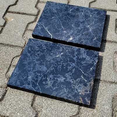 Marmur kolor czarny pod kolumny audio