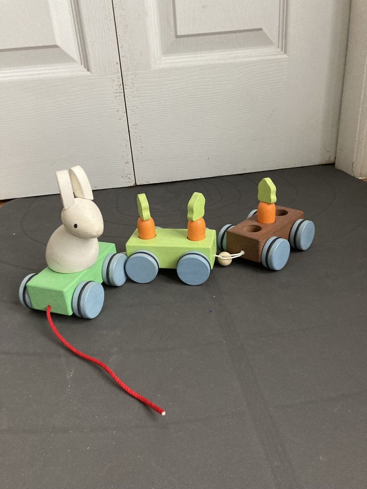 Drewniany pociąg do ciągnięcia Bunny Train królik sorter Le Toy Van