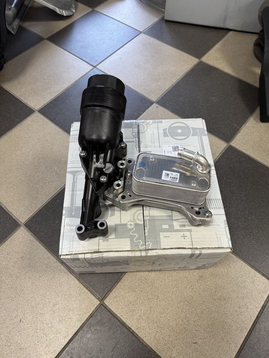 Теплообмінник OM651 2.2 радіатор масляний Sprinter W906 W907