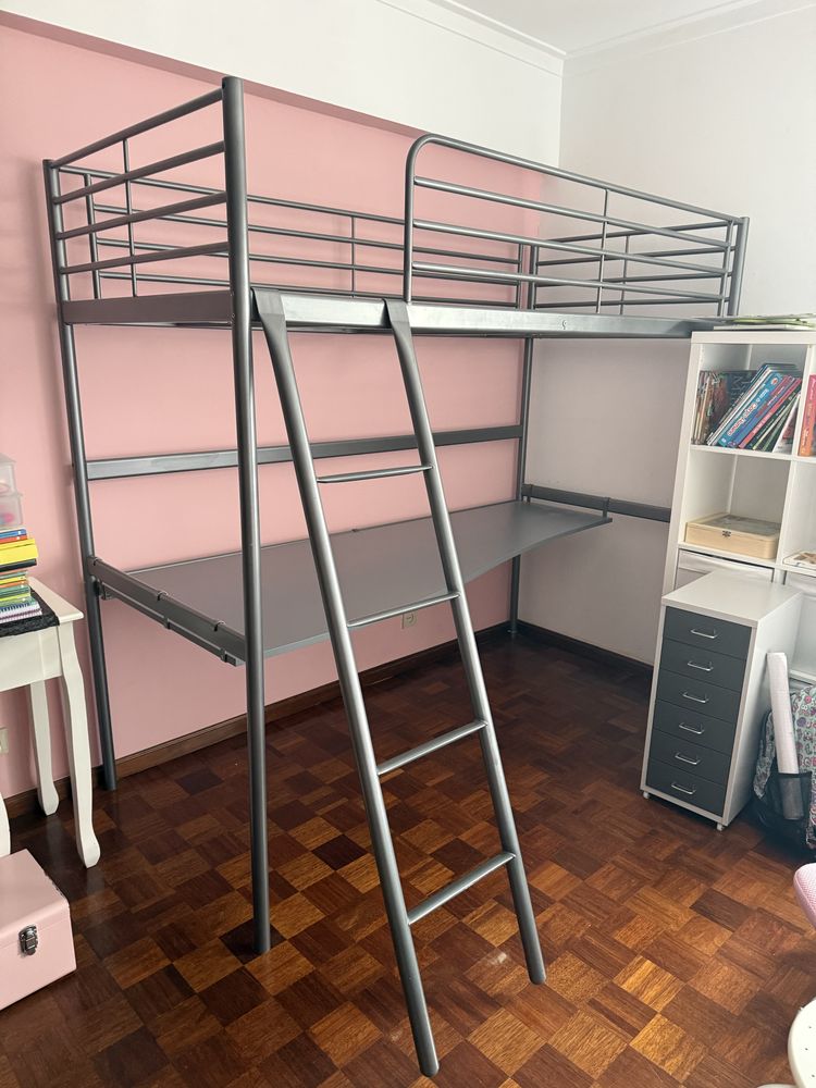 Cama com secretaria