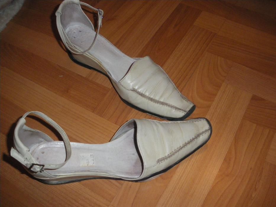 Sandały pełne damskie, ecru, skóra, buty r. 39