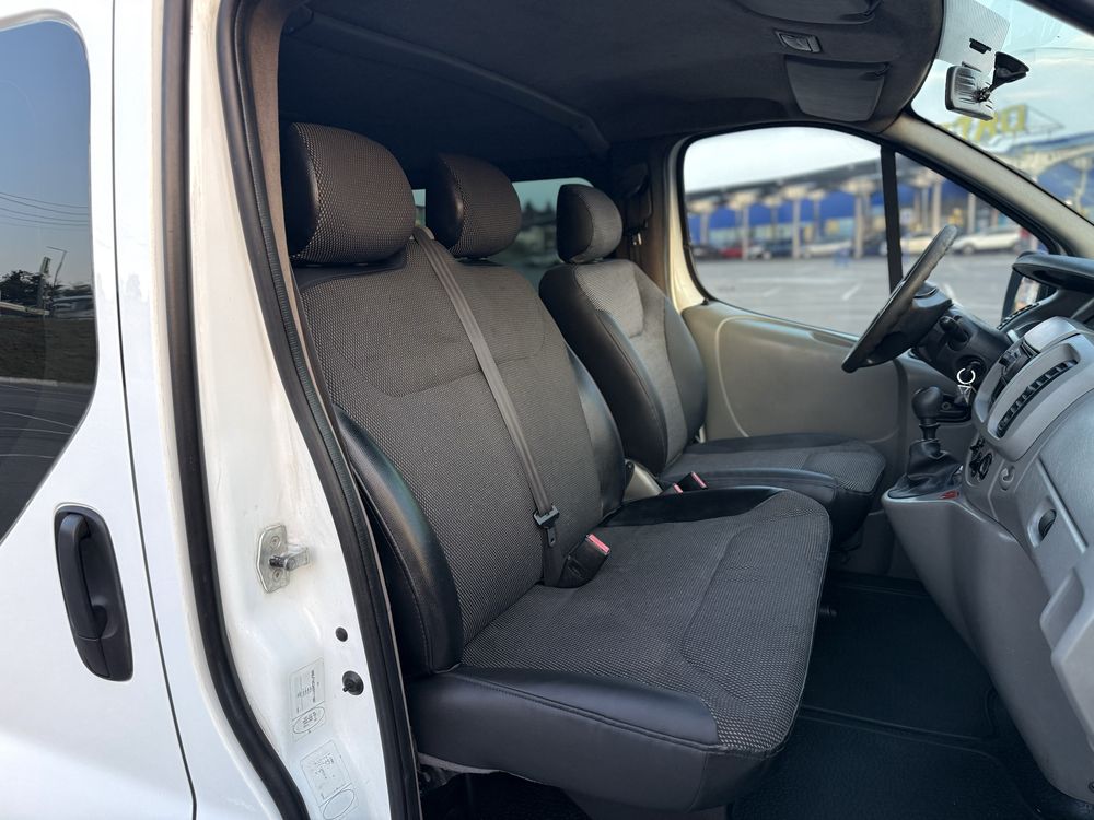 Бус Opel Vivaro 2006 (1.9dCi) мінівен, можливий обмін vito, trafic, t5