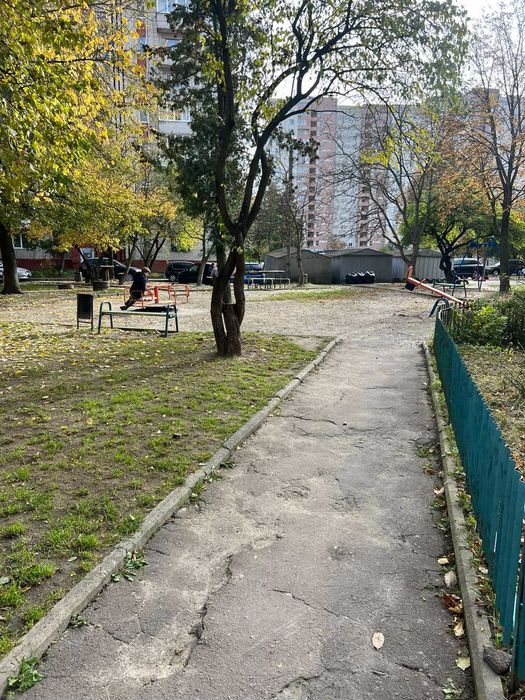 Оренда ізольованої кімнати в 4-ох кімнатній квартирі по вул.Юрія Липи