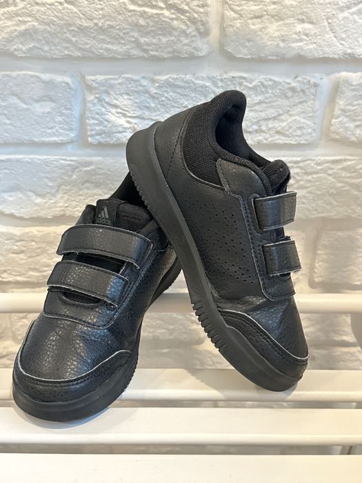 Кроссовки Adidas для мальчика . Размер 30,5. В отличном состоянии