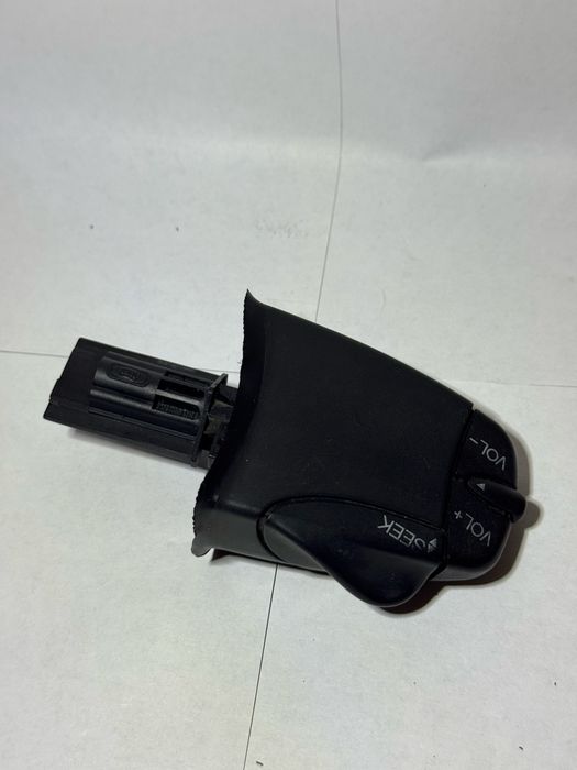 - Блок управления мультимедийной системой