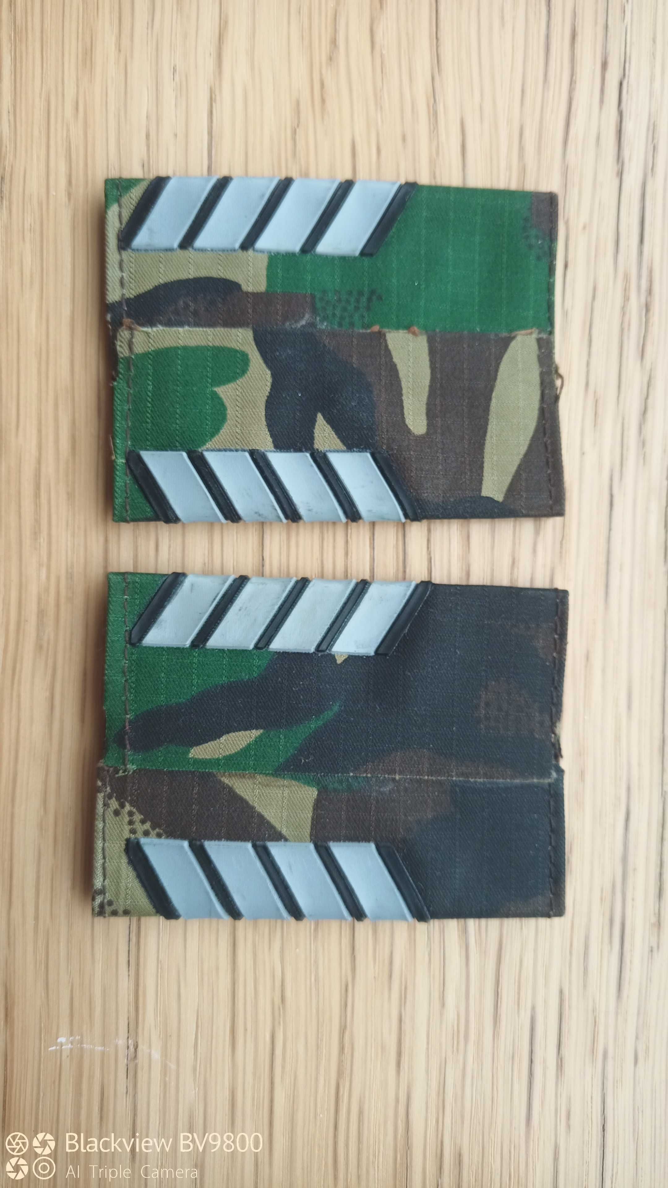 Distintivo posto, divisas Primeiro Sargento, padrão camuflado, par
