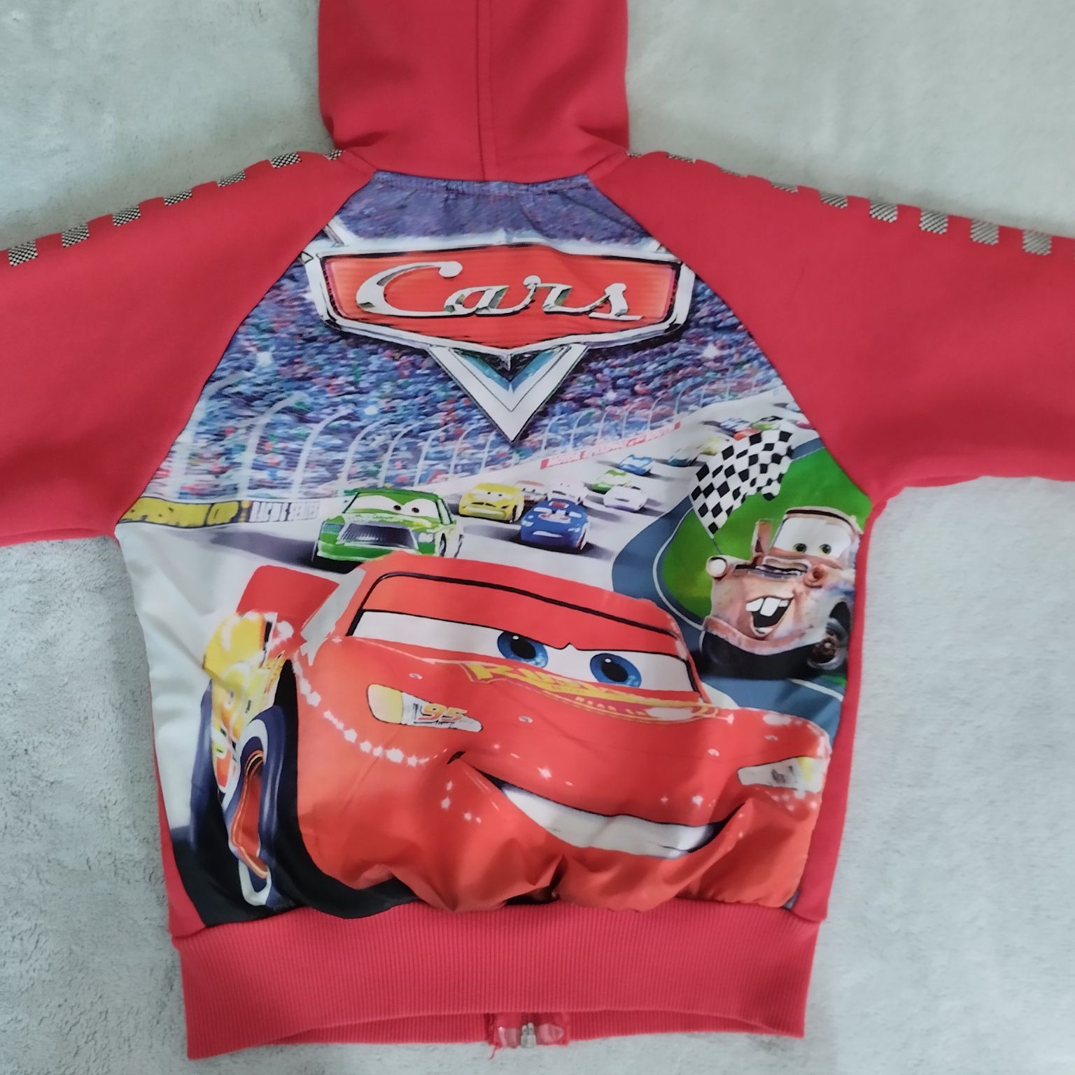 Bluza chłopięca McQueen. Rozmiar 128/134.