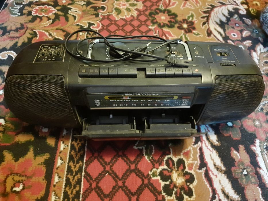 Магнитофон с радио