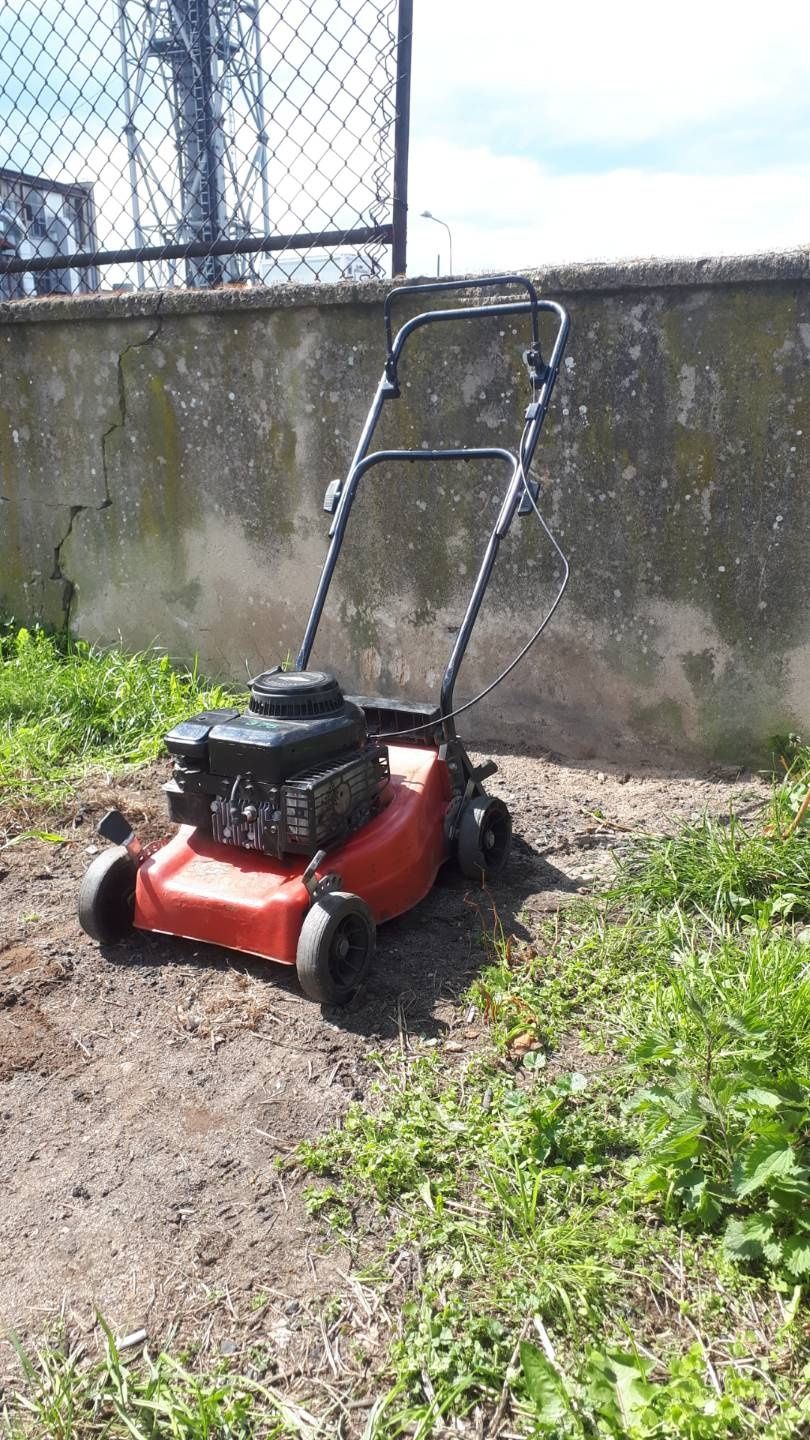 Kosiarka spalinowa z silnikiem Briggs Stratton