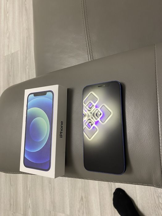 Айфон 12 Blue 256 CB не вмикаєтця