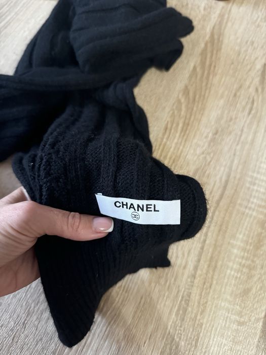 ciepły szalik marki Chanel