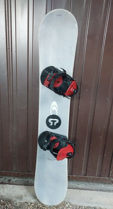 Deska snowboardowa Salomon 152 cm z wiązaniami