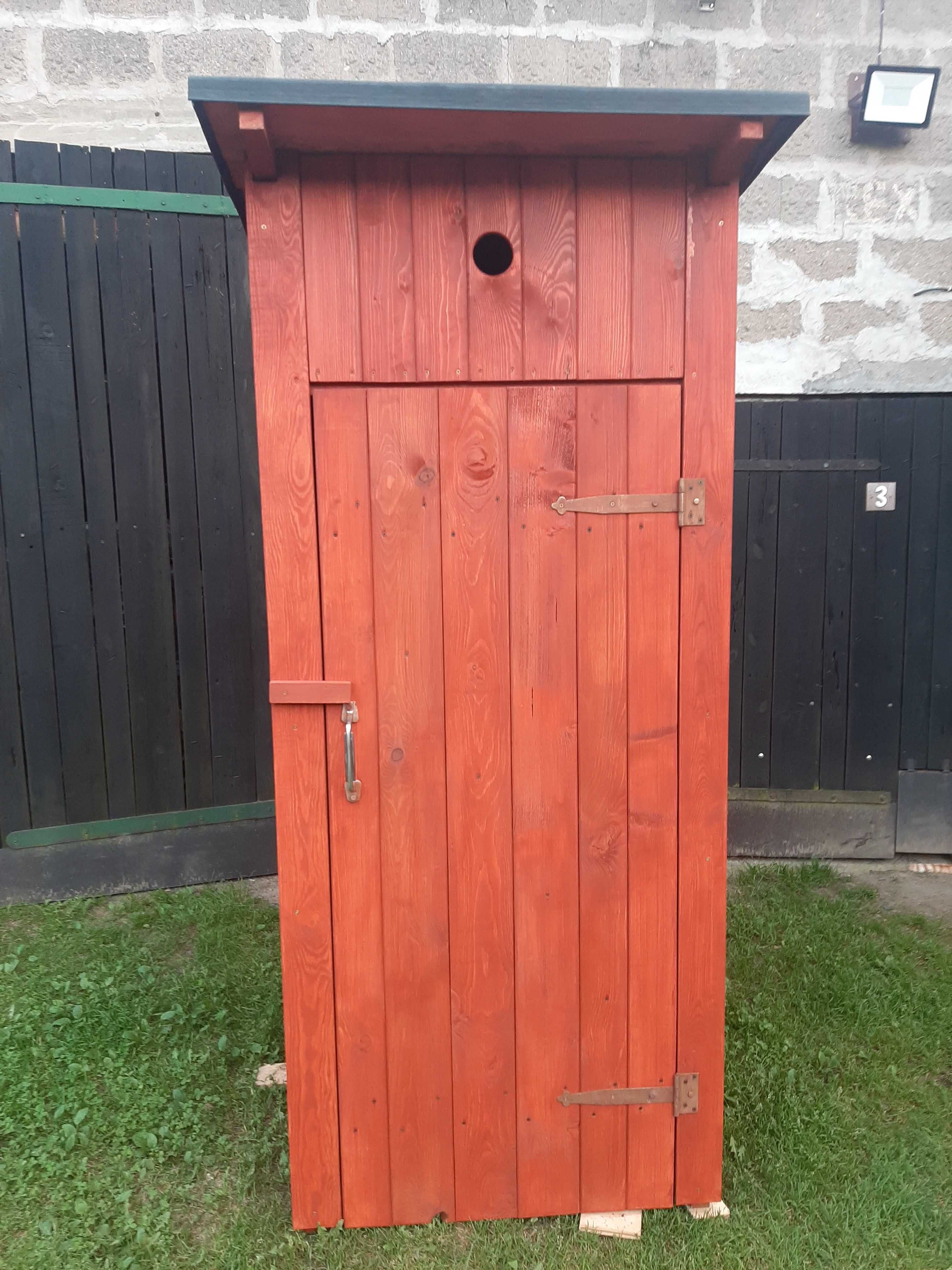Ubikacja drewniana, wychodek, wc