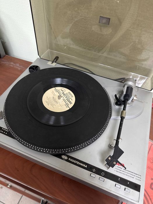 Електропрогравач RADIOTEHNIKA"АРИЯ-102"стерео+посилювач Pioneer SA-760