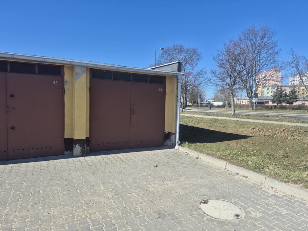 Wynajme garaż, Dekana