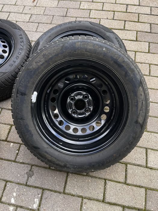Koła Honda Civic VII Jazz 4x100 et:45 Crx opony zimowe 195/60/15 2023