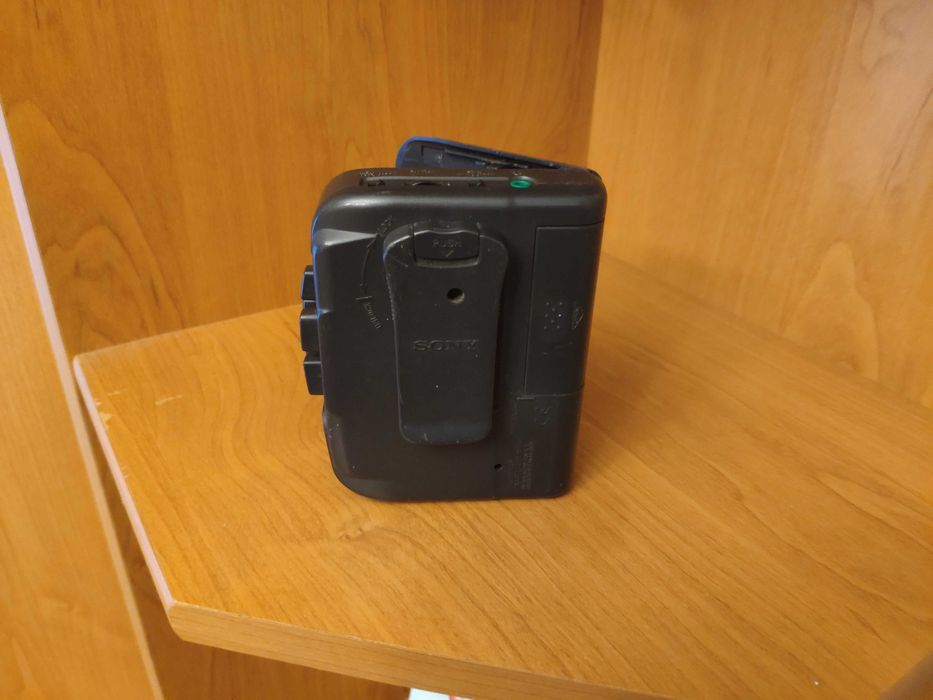 Продам кассетные плееры  CROWN SZ-33 и Sony Walkman WM-EX150