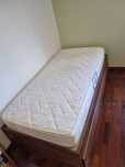Cama dupla de gaveta em mogno