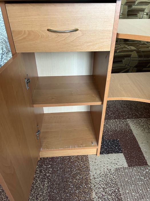 Письмовий стіл на кут