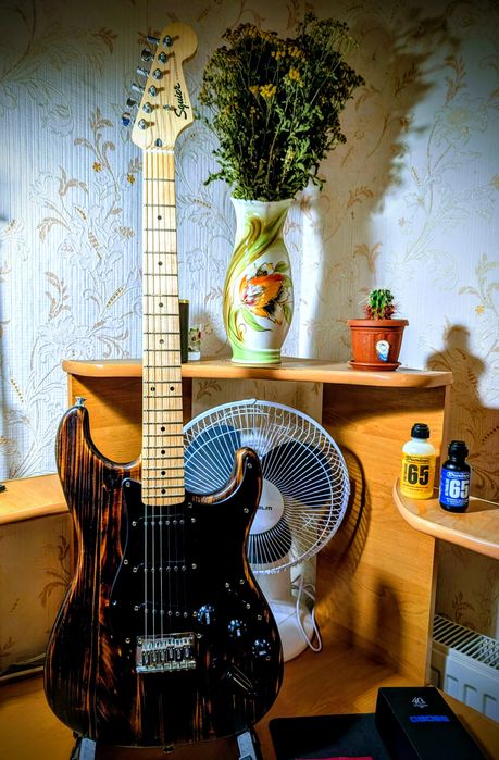 Fender Sguier Sonic Stratocaster. Custom  !