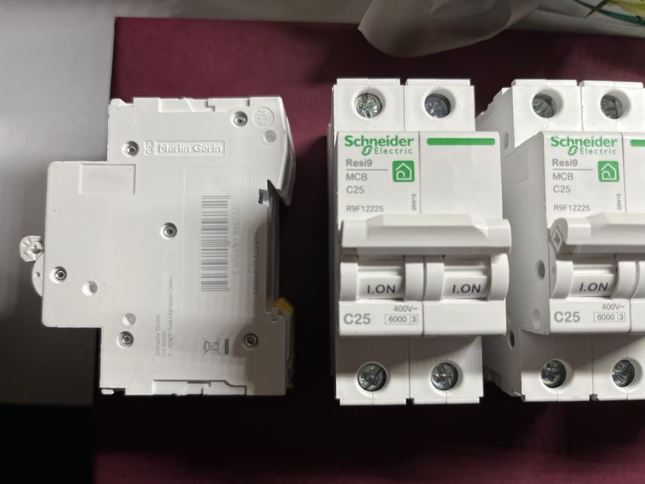 Автомат Schneider 25 Aмпер  одно та двопооюсні