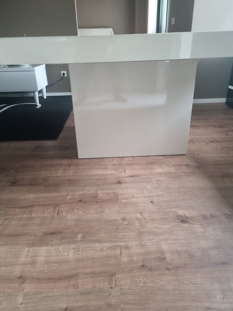 Mesa branca grande