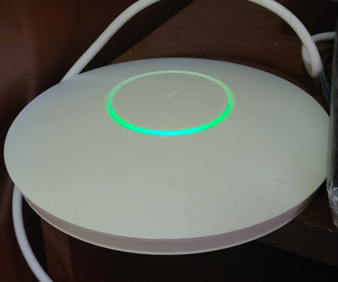 Точка доступу Ubiquity unifi ap (uap) з блоком живлення та кабелем