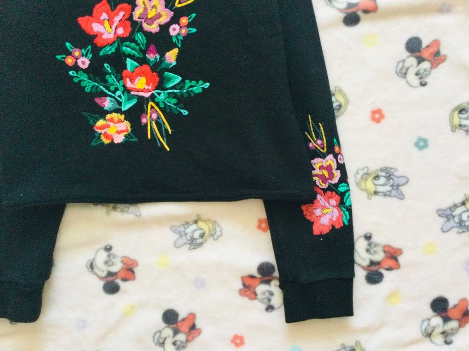 10-12 рок H&M укорочений світшот, колір чорний. вишивка гладдю